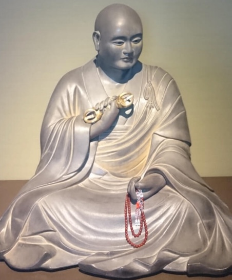 Reihokan Museum statue